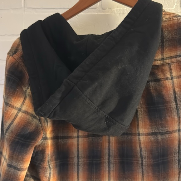 VANS RIDING FLANNEL
MENS SMALL
BARELY WORN
LIGHTWEIGHT and GREAT FOR LAYERING - Picture 8 of 9